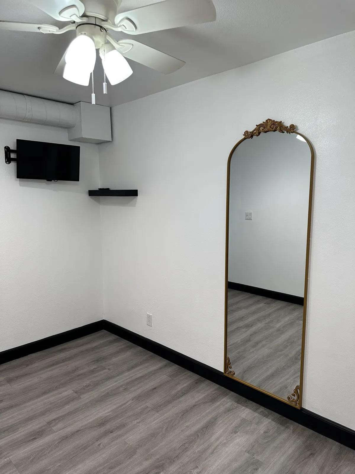The private suite vanity